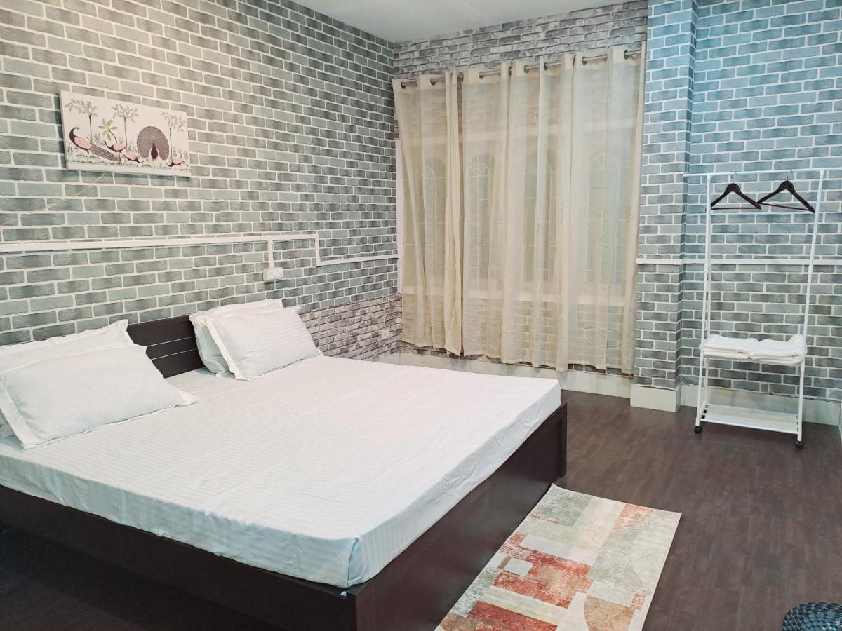 Strawberry Swing Homestay Guwahati Buitenkant foto